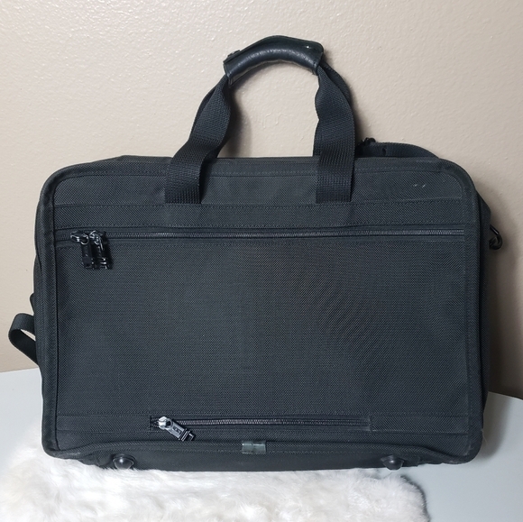 Tumi 225D3 Black Carry-on Travel Overnight Bag Case with Shoulder Strap-17x13x8" - Picture 4 of 15